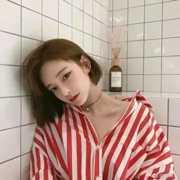 月亮在江边流淌